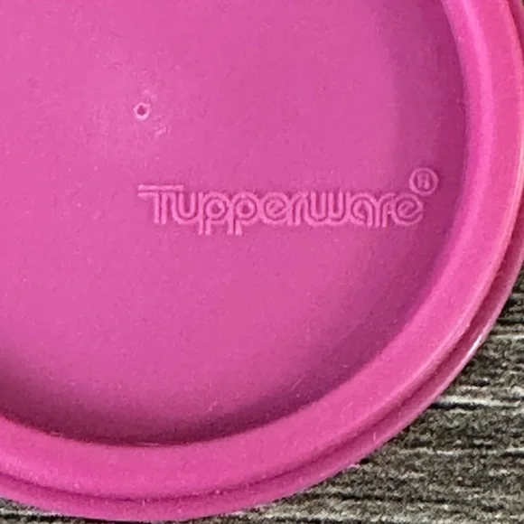 Vintage Tupperware Pink Lid with White Bowl Thatsa Bowl Keychain - Picture 5 of 5